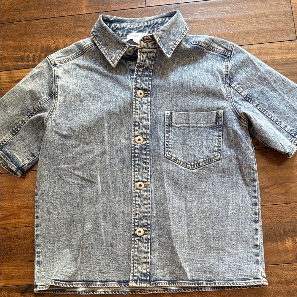 Evereve Light Wash Denim Button-Up Short Sleeve Shirt